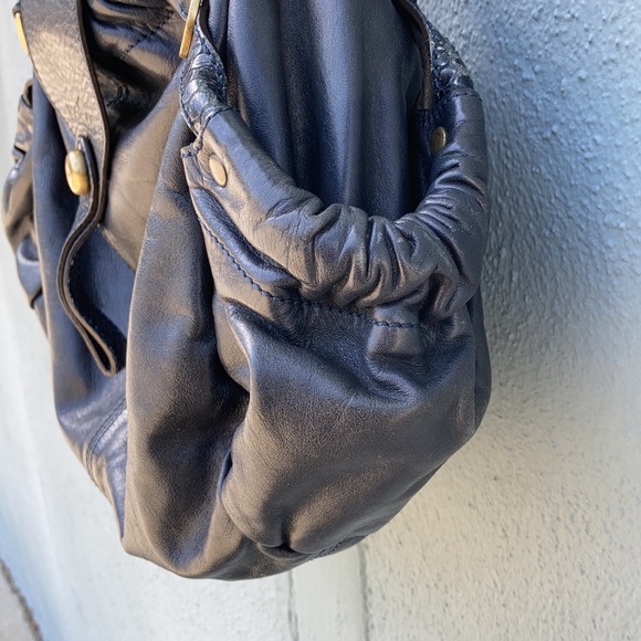 Hogan Navy Blue Butter Leather Shoulder Bag - Picture 10 of 14